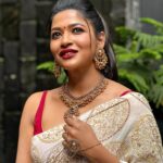 Azmeri Haque Badhon Instagram - শুভ নববর্ষ ❤️! Wearing @safiyasathi @gluedtogether.handcrafted.art