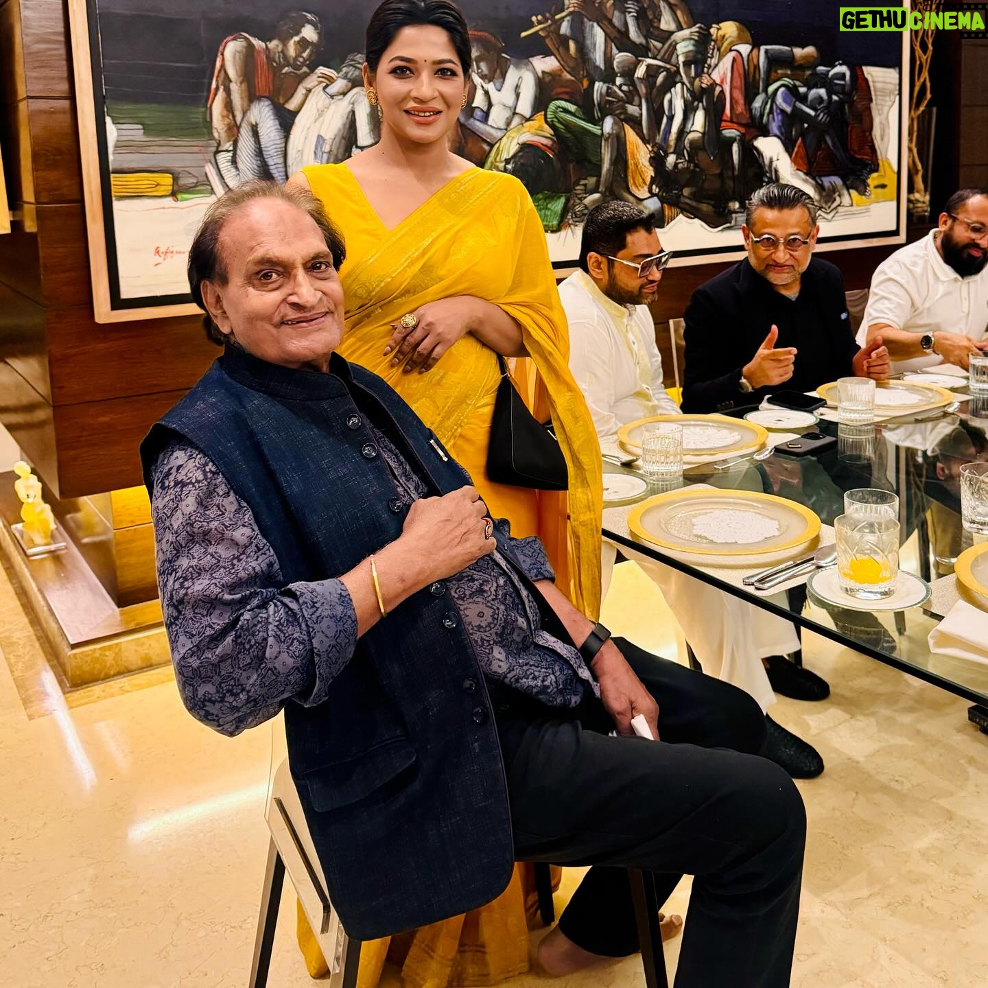 Azmeri Haque Badhon Instagram - This was such a great moment ❤️! With the celebrated photographer RAGHU RAI !