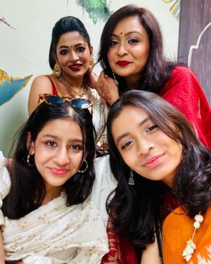 Azmeri Haque Badhon Instagram - শুভ নববর্ষ ❤️❤️!