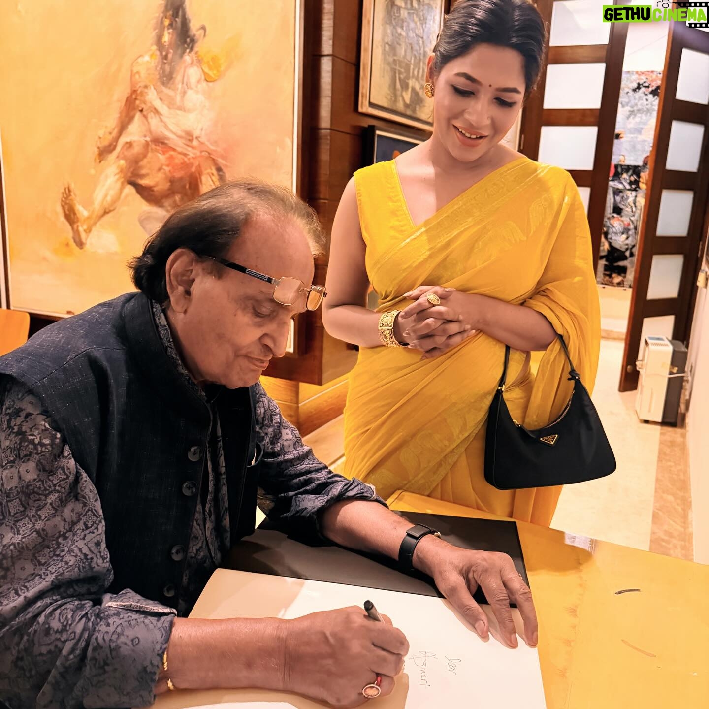 Azmeri Haque Badhon Instagram - This was such a great moment ❤️! With the celebrated photographer RAGHU RAI !