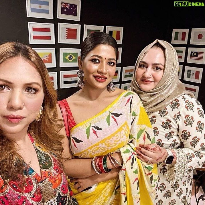 Azmeri Haque Badhon Instagram - With my girls 😎❤️!