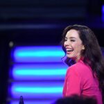 Azra Akın Instagram - Hayranı olduğum sizlerle aynı sahnede olmaktan duyduğum mutluluğu nasıl anlatsam bilemiyorum. Provalar, çekimler, arada verdiğimiz molalardaki harika sohbetler. Çok uzun zamandır bu kadar güzel insanı bir arada görmemiştim. Çok teşekkür ederim.🎭🎬❤️ @cokguzelhareketler2