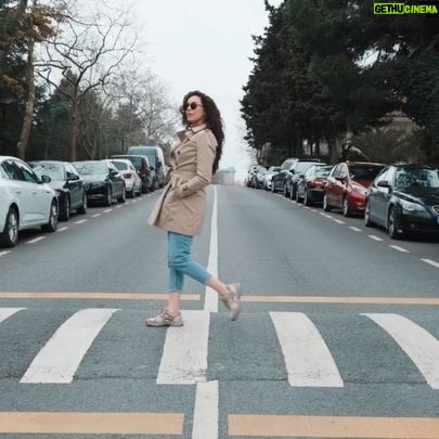 Azra Akın Instagram - Herkese iyi haftalar🌞 Pazartesi koşuşturmasına yakalanlar kimler?🙋🏻♀️
