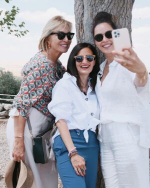 Azra Akın Instagram - Kızlarla Şanlıurfa'dayız📸 Size bir sürprizimiz olacak yakında 😜