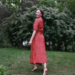 Azra Akın Instagram - Topraklanmak iyi geliyor🌿