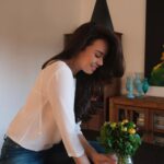 Azra Akın Instagram – Umutlar çiçek açıyor🌼