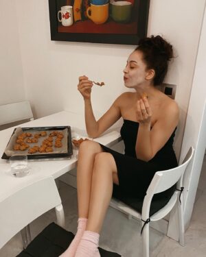 Azra Akın Instagram - Maskemle ayva reçeli ve kurabiye kaçamağı🍪