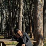 Azra Akın Instagram – “Yaşamak bir ağaç gibi tek ve hür ve bir orman gibi kardeşçesine” Nazım Hikmet