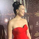 Azra Akın Instagram - Taşkent Uluslararası Film Festivali için Özbekistan’dayız. Bu güzel etkinlikte kendimi çok iyi hissetiren elbise için sevgili @ozlemsuer ‘e ve küpeler için @the_ninon ‘a teşekkür ederim. Ayrıca bu etkinliği düzenleyen ve beni davet eden Yerli Düşünce Derneği ve Kültür ve Turizm Bakanlığına teşekkür ederim. Photo by: @yaseminzk