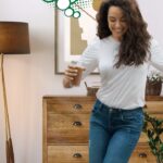 Azra Akın Instagram – Ben bu dansı üzerime dökmeden yapmayı başaramadım, ama hadi siz de deneyin! Aranızdan başaracak biri kesin çıkar! Lekeler mi? Hiç önemli değil. Onlar da Persil ile çıkar ;)
 
#Persil #PersilJel #işbirliği @persiltr