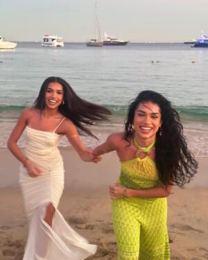 Azra Mian Instagram - 23 years being best friends ❤️🎂
