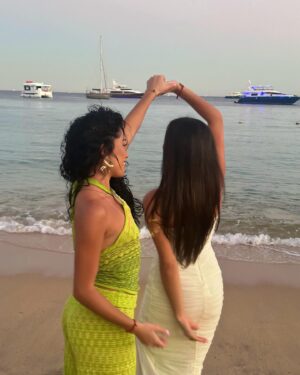 Azra Mian Instagram - 23 years being best friends ❤️🎂