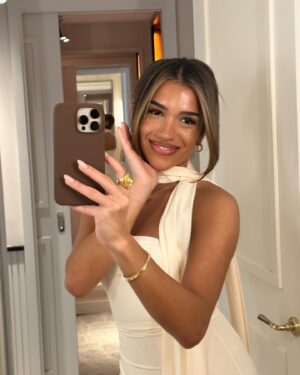 Azra Mian Instagram - 📍🇫🇷