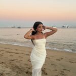 Azra Mian Instagram - Practicing how I’ll look on my wedding day 😌