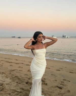Azra Mian Instagram - Practicing how I’ll look on my wedding day 😌