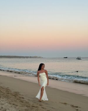 Azra Mian Instagram - Practicing how I’ll look on my wedding day 😌
