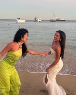 Azra Mian Instagram - 23 years being best friends ❤️🎂