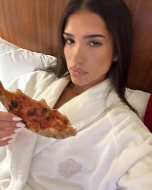 Azra Mian Instagram - 22 I’m in paris baby