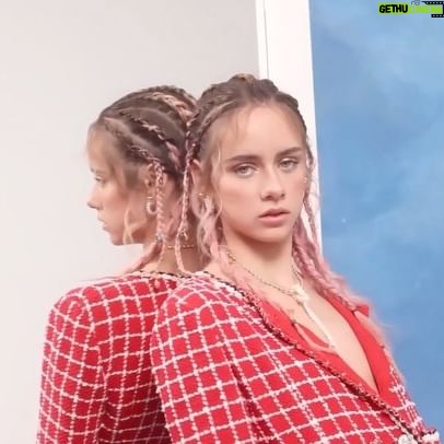 Azul Guaita Instagram - Azul Guaita protagoniza nuestra portada de Grazia Noviembre. Aunque solo tiene 21 años, lleva en el medio del espectáculo casi toda su vida. Desde una cameo cuando era bebé hasta el exitoso reboot de “Rebelde”. Para Azul, el cielo es el límite y vivir cada momento es parte importantísima de su vida. Descubre todos sus secretos en la íntima entrevista que se presenta en esta edición. En esta historia nos presenta los looks de la colección cruise de Chanel y como integrante del squad Tous, nos muestra joyería para estrenar esta temporada de fiestas. Para más de Azul, moda, belleza y tendencias entra a GRAZIA.MX y busca nuestra edición impresa de Noviembre. . . . . . . . . . . . . Directora Editorial. @tonisalamanca Fotografía. Jesús Soto @jsotofuentes Asistente de Fotografía. Manuel G. Coordinador de Moda. @alo_murillo_ Asistente de Vestuario. @bettopop Maquillaje. @chentechapirtas Peinado. César Vargas Producción. @estudioalfaonce #azulguaita #azul #otoño #tous #chanel #fallwinter #revelde #moda #fashion #belleza #celebridades #grazia #noviembre