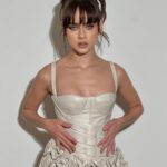 Azul Guaita Instagram - “Las palabras que tiene este vestido son con las que me señalan en redes sociales. El traerlas puestas hace que me apropie de ellas, las abrace, no las juzgue, ni me juzgue a mí misma” Hablar de los cuerpos de otras personas nunca está bien y no sabemos el impacto negativo que puede llegar a tener. @azulguaita hizo hoy un statement que a todos nos hace falta escuchar. Cortesía @markatalent Diseño @christiancolunga.mx Styling @dantealbertti Glam @arielpeimbert