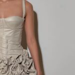Azul Guaita Instagram - “Las palabras que tiene este vestido son con las que me señalan en redes sociales. El traerlas puestas hace que me apropie de ellas, las abrace, no las juzgue, ni me juzgue a mí misma” Hablar de los cuerpos de otras personas nunca está bien y no sabemos el impacto negativo que puede llegar a tener. @azulguaita hizo hoy un statement que a todos nos hace falta escuchar. Cortesía @markatalent Diseño @christiancolunga.mx Styling @dantealbertti Glam @arielpeimbert