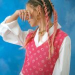 Azul Guaita Instagram - GRAZIA Noviembre. Para Azul Guaita, el cielo es el límite y vivir cada momento es parte importantísima de su vida. Proyecta el empuje de las nuevas generaciones que vienen con todo a proponer, actuar y cambiar las reglas del juego y como actriz con 21 años en el medio del espectáculo nos platica que sigue después del éxito de REBELDE y al mismo tiempo comparte: “Para mí ser parte del squad de TOUS es algo con lo que me siento muy afortunada y feliz, es una marca que conozco desde hace tiempo, comparto muchos de sus valores, me encanta que sea súper familiar y es una responsabilidad muy grande para mí. La nueva imagen y la evolución que ha tenido me parecen increíbles, me encanta la nueva propuesta creativa que trae y espero poder seguir colaborando por muchos años”. No te pierdas nuestra historia con Azul Guaita para seguir sorprendiéndonos con ella y lo que significa la moda, la música y pertenecer al squad de TOUS.   Para más de Azul, moda, belleza y tendencias entra a GRAZIA.MX y busca nuestra edición impresa de Noviembre. . . . . . . . . . . Directora Editorial. @tonisalamanca Fotografía. Jesús Soto @jsotofuentes Asistente de Fotografía. Manuel G. Coordinador de Moda. @alo_murillo_ Asistente de Vestuario. @bettopop Maquillaje. @chentechapirtas Peinado. @rasec.hair Producción. @estudioalfaonce #azulguaita #azul #otoño #fallwinter #revelde #moda #fashion #belleza #celebridades #grazia #noviembre