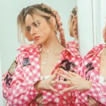 Azul Guaita Instagram - GRAZIA Noviembre. Para Azul Guaita, el cielo es el límite y vivir cada momento es parte importantísima de su vida. Proyecta el empuje de las nuevas generaciones que vienen con todo a proponer, actuar y cambiar las reglas del juego y como actriz con 21 años en el medio del espectáculo nos platica que sigue después del éxito de REBELDE y al mismo tiempo comparte: “Para mí ser parte del squad de TOUS es algo con lo que me siento muy afortunada y feliz, es una marca que conozco desde hace tiempo, comparto muchos de sus valores, me encanta que sea súper familiar y es una responsabilidad muy grande para mí. La nueva imagen y la evolución que ha tenido me parecen increíbles, me encanta la nueva propuesta creativa que trae y espero poder seguir colaborando por muchos años”. No te pierdas nuestra historia con Azul Guaita para seguir sorprendiéndonos con ella y lo que significa la moda, la música y pertenecer al squad de TOUS.   Para más de Azul, moda, belleza y tendencias entra a GRAZIA.MX y busca nuestra edición impresa de Noviembre. . . . . . . . . . . Directora Editorial. @tonisalamanca Fotografía. Jesús Soto @jsotofuentes Asistente de Fotografía. Manuel G. Coordinador de Moda. @alo_murillo_ Asistente de Vestuario. @bettopop Maquillaje. @chentechapirtas Peinado. @rasec.hair Producción. @estudioalfaonce #azulguaita #azul #otoño #fallwinter #revelde #moda #fashion #belleza #celebridades #grazia #noviembre