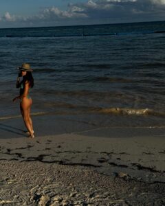 Azul Guaita Instagram - Beachin’ in my fav place
