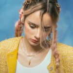 Azul Guaita Instagram - GRAZIA Noviembre. Para Azul Guaita, el cielo es el límite y vivir cada momento es parte importantísima de su vida. Proyecta el empuje de las nuevas generaciones que vienen con todo a proponer, actuar y cambiar las reglas del juego y como actriz con 21 años en el medio del espectáculo nos platica que sigue después del éxito de REBELDE y al mismo tiempo comparte: “Para mí ser parte del squad de TOUS es algo con lo que me siento muy afortunada y feliz, es una marca que conozco desde hace tiempo, comparto muchos de sus valores, me encanta que sea súper familiar y es una responsabilidad muy grande para mí. La nueva imagen y la evolución que ha tenido me parecen increíbles, me encanta la nueva propuesta creativa que trae y espero poder seguir colaborando por muchos años”. No te pierdas nuestra historia con Azul Guaita para seguir sorprendiéndonos con ella y lo que significa la moda, la música y pertenecer al squad de TOUS.   Para más de Azul, moda, belleza y tendencias entra a GRAZIA.MX y busca nuestra edición impresa de Noviembre. . . . . . . . . . . Directora Editorial. @tonisalamanca Fotografía. Jesús Soto @jsotofuentes Asistente de Fotografía. Manuel G. Coordinador de Moda. @alo_murillo_ Asistente de Vestuario. @bettopop Maquillaje. @chentechapirtas Peinado. @rasec.hair Producción. @estudioalfaonce #azulguaita #azul #otoño #fallwinter #revelde #moda #fashion #belleza #celebridades #grazia #noviembre