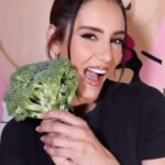 Bárbara Islas Instagram - #hackviraldelbrocoli 🥦❤️ Pecas súper naturales con solo un brócoli… Usamos una base de @makeupforever (4N62) @makeupforevermx #makeup @karianamua PD un poco de blush y se verá todavía mas natural