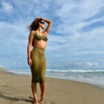 Bárbara Islas Instagram - A la orilla del mar 🐚 PD no ando ahí, siempre es bonito recordar el mar.