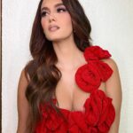 Bárbara Islas Instagram - 2023 con días MÁGICOS ❤️ #tb #makeup @jordi_80 #dress @christiancolunga.mx #hair @maggiesanchezhair