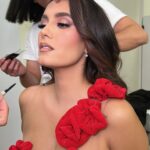 Bárbara Islas Instagram - 2023 con días MÁGICOS ❤️ #tb #makeup @jordi_80 #dress @christiancolunga.mx #hair @maggiesanchezhair
