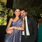 Bárbara López Instagram – Obvio su boda iba a aer la más bonita 💐 @vivianaserna   @diegoreyes  gracias por hacernos formar parte ❤️ los quiero muchísimo! 

Gracias @sandraweilstudio  por este vestido tan hermoso  y único 😍 #weallshineon 

Gracias @alejandroiniguezhair por compartirme tus fotos 💕💕💕

Gracias @tiffanyandco  les amo ⭐️🌙💐💕 @pamelaocampo @alexiadesentis