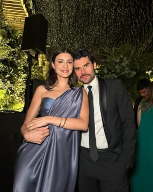Bárbara López Instagram - Obvio su boda iba a aer la más bonita 💐 @vivianaserna   @diegoreyes  gracias por hacernos formar parte ❤️ los quiero muchísimo! 

Gracias @sandraweilstudio  por este vestido tan hermoso  y único 😍 #weallshineon 

Gracias @alejandroiniguezhair por compartirme tus fotos 💕💕💕

Gracias @tiffanyandco  les amo ⭐️🌙💐💕 @pamelaocampo @alexiadesentis