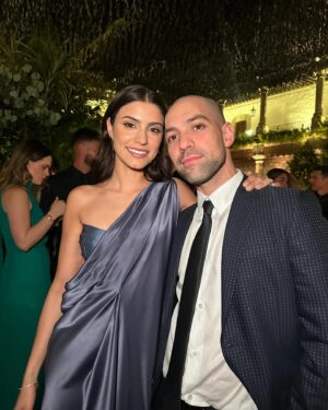 Bárbara López Instagram - Obvio su boda iba a aer la más bonita 💐 @vivianaserna   @diegoreyes  gracias por hacernos formar parte ❤️ los quiero muchísimo! 

Gracias @sandraweilstudio  por este vestido tan hermoso  y único 😍 #weallshineon 

Gracias @alejandroiniguezhair por compartirme tus fotos 💕💕💕

Gracias @tiffanyandco  les amo ⭐️🌙💐💕 @pamelaocampo @alexiadesentis