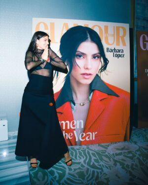 Bárbara López Instagram - Qué espectacular noche con @glamourmexico no me cansaré de agradecer por ser nombrada #womenoftheyear @itsfarahslim gracias infinitas a ti y a todo tu valioso equipo. Fue un honor estar al lado de todas estas increíbles mujeres. 

Gracias @michelleverdugo por apasionarte conmigo y ser mi gran equipo, eres una gran mujer. 

Gracias @puntoentmx por cuidarme y ser mi familia. 

Gracias @_hashis_ por capturar estos momentos, tu trabajo es increíble. 

Gracias @san_angel_nails por estas uñas tan espectaculares 

Gracias @sofyflorees por dejarme impecable con este look de @ferragamo

Y gracias infinitas siempre a mi familia @tiffanyandco @pamelaocampo @alexiadesentis por hacerme sentir especial en cada momento importante.
