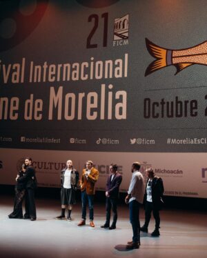 Bárbara López Instagram - ✨AHHHHH✨ 😍

@straightpelicula en el @ficm qué cosa más bella. 

Gracias @alejandrospeitzer @rtrujillos @oscaruriel71 @ale_vidaldf  por este sueño cumplido, la noche de ayer fue mágica. 

Gracias @michelleverdugo por ser mi compañera, tú sabes lo mucho que te amo y lo bendecida que soy de tenerte. 

@francomasini nos hiciste mucha falta, pero brillaste muchísimo acá ✨

Gracias @mariocervanttes por acompañarnos en este momento y capturar los mejores! 💕💕💕