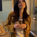 Bárbara López Instagram - Después de vivir una noche mágica con @ferrerorochermx en su #GoldenSymphony quiero decirles que ustedes ya pueden disfrutarlo también a partir del 21 de Noviembre en el canal de YouTube de #FerreroRocher !🤩✨ #PublicidadPagada