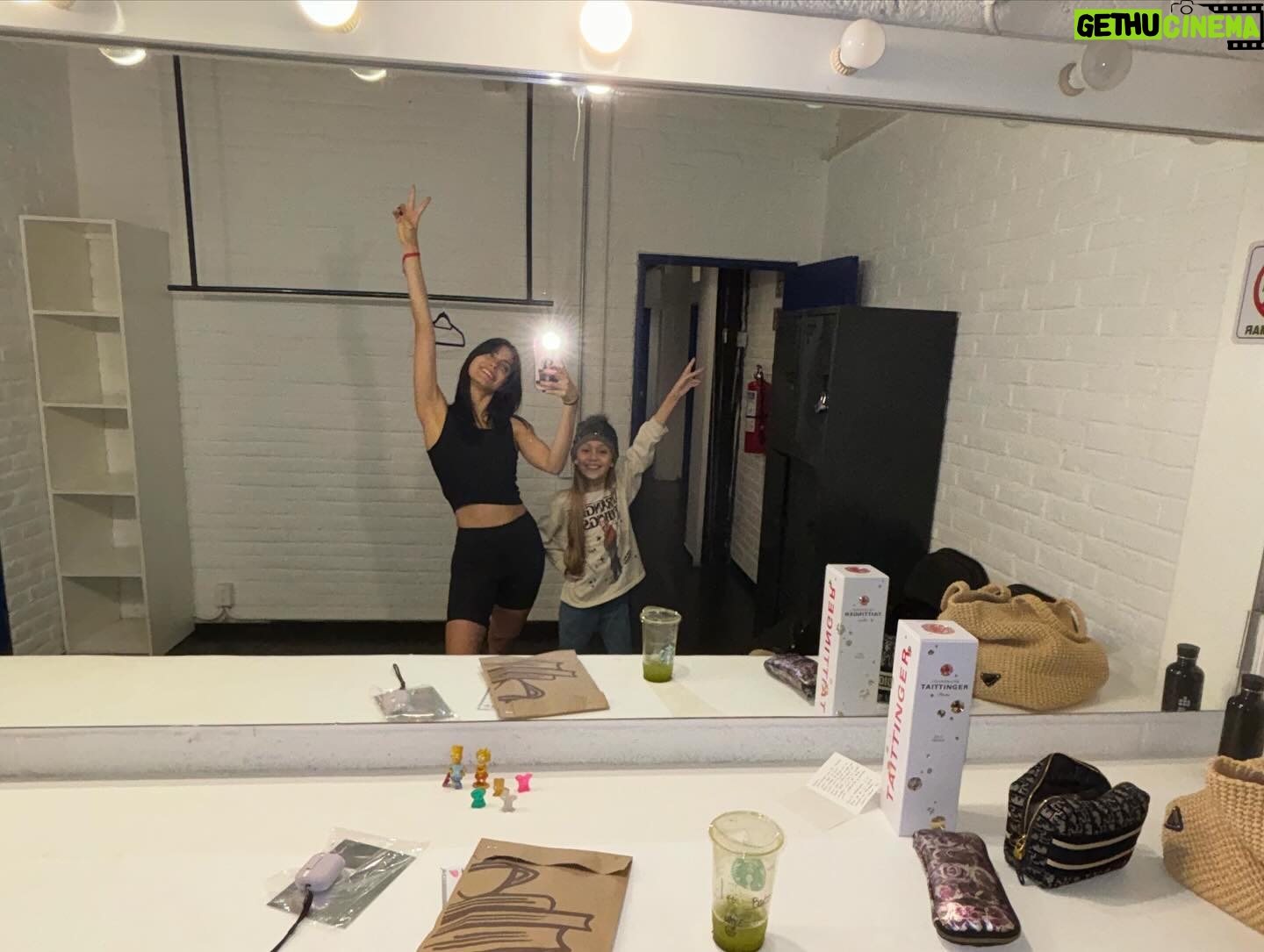 Bárbara López Instagram - FINLANDIA Qué fortuna trabajar en este cuarto de hotel que no hizo más que dejarme cosas bellas. @soyronava gracias por permitirme ser cada vez más valiente y gracias por demostrarme que la gente bonita existe. Te admiro profundamente 💕 te quiero en mi vida para siempre. @luisarrieta_ querido arrietaaaaa eres un compañero espectacular! Gracias por hablar de películas conmigo, de la vida, de nuestras historias y por ser tan generoso y divertido! Que la vida de sonría siempre. @alemarina un proyecto más juntas 💕 fuimos un espejo alguna vez y ahora lo volvemos a ser pero con un reflejo más brillante 💕 gracias por cuidarnos, por ser nuestro amuleto 🪬 y gracias por intentar asustarme un par de veces y solo lograrlo hasta la última función. Te adoro!!!! Y por último y no por eso menos importante: GRACIAS A TODAS MIS PRECIOSAS Y HERMOSAS MUJERES QUE ME ACOMPAÑARON CADA DÍA Y ME COMPARTIERON DE SU HERMOSA ENERGÍA Y MAGIA 💕 LAS AMO COMO TIENEN UNA IDEA.