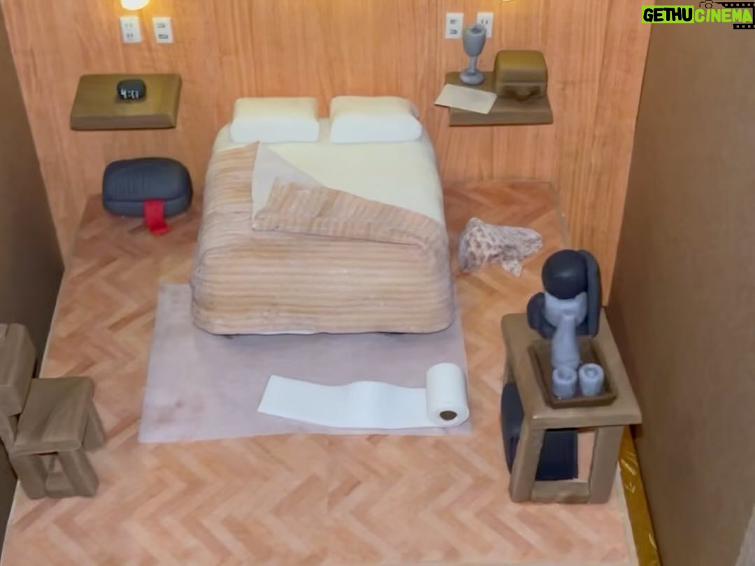 Bárbara López Instagram - FINLANDIA Qué fortuna trabajar en este cuarto de hotel que no hizo más que dejarme cosas bellas. @soyronava gracias por permitirme ser cada vez más valiente y gracias por demostrarme que la gente bonita existe. Te admiro profundamente 💕 te quiero en mi vida para siempre. @luisarrieta_ querido arrietaaaaa eres un compañero espectacular! Gracias por hablar de películas conmigo, de la vida, de nuestras historias y por ser tan generoso y divertido! Que la vida de sonría siempre. @alemarina un proyecto más juntas 💕 fuimos un espejo alguna vez y ahora lo volvemos a ser pero con un reflejo más brillante 💕 gracias por cuidarnos, por ser nuestro amuleto 🪬 y gracias por intentar asustarme un par de veces y solo lograrlo hasta la última función. Te adoro!!!! Y por último y no por eso menos importante: GRACIAS A TODAS MIS PRECIOSAS Y HERMOSAS MUJERES QUE ME ACOMPAÑARON CADA DÍA Y ME COMPARTIERON DE SU HERMOSA ENERGÍA Y MAGIA 💕 LAS AMO COMO TIENEN UNA IDEA.
