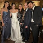 Bárbara López Instagram – Obvio su boda iba a aer la más bonita 💐 @vivianaserna   @diegoreyes  gracias por hacernos formar parte ❤️ los quiero muchísimo! 

Gracias @sandraweilstudio  por este vestido tan hermoso  y único 😍 #weallshineon 

Gracias @alejandroiniguezhair por compartirme tus fotos 💕💕💕

Gracias @tiffanyandco  les amo ⭐️🌙💐💕 @pamelaocampo @alexiadesentis