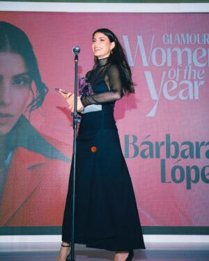 Bárbara López Instagram - Qué espectacular noche con @glamourmexico no me cansaré de agradecer por ser nombrada #womenoftheyear @itsfarahslim gracias infinitas a ti y a todo tu valioso equipo. Fue un honor estar al lado de todas estas increíbles mujeres. 

Gracias @michelleverdugo por apasionarte conmigo y ser mi gran equipo, eres una gran mujer. 

Gracias @puntoentmx por cuidarme y ser mi familia. 

Gracias @_hashis_ por capturar estos momentos, tu trabajo es increíble. 

Gracias @san_angel_nails por estas uñas tan espectaculares 

Gracias @sofyflorees por dejarme impecable con este look de @ferragamo

Y gracias infinitas siempre a mi familia @tiffanyandco @pamelaocampo @alexiadesentis por hacerme sentir especial en cada momento importante.