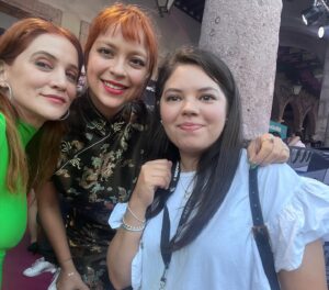 Bárbara Lombardo Instagram - Morelia fue hermoso @ficm 💚 gracias infinitas a @carlossantos.mx por confiar en mí y dejarme interpretar a “Jackie Lombardo” a @monicahuarte por ser la mejor compañera y al MEJOR crew por ser los mejores compañeros y técnicos. #SeñoraInfluencer se ve divina. Espero puedan verla pronto en los cines de todo México 🇲🇽 #señorainfluencer 
•
Gracias @_tavogarcia @mishkabuenosaires
