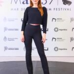 Bárbara Lombardo Instagram - Muchas gracias @mardelplataff por tanto! 1. Foto de photocall 2. Foto con Lita Stantic ✨ 3. Foto con mi abuela en su patio ❤️ 4. Foto con el lobito 5. Pink Carpet 6. “ Manuela” en pantalla 7. Presentando la película junto al director del Festival @genvhs y la directora de la película @claracullen 8. El público ✨ GRACIAS de todo ❤️
