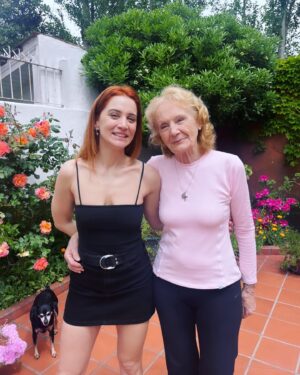Bárbara Lombardo Instagram - Muchas gracias @mardelplataff por tanto! 
1. Foto de photocall 
2. Foto con Lita Stantic ✨
3. Foto con mi abuela en su patio ❤️
4. Foto con el lobito 
5. Pink Carpet
6. “ Manuela” en pantalla
7. Presentando la película junto al director del Festival @genvhs y la directora de la película @claracullen 
8. El público ✨
GRACIAS de todo ❤️