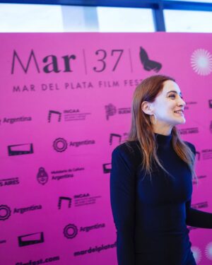 Bárbara Lombardo Instagram - Muchas gracias @mardelplataff por tanto! 
1. Foto de photocall 
2. Foto con Lita Stantic ✨
3. Foto con mi abuela en su patio ❤️
4. Foto con el lobito 
5. Pink Carpet
6. “ Manuela” en pantalla
7. Presentando la película junto al director del Festival @genvhs y la directora de la película @claracullen 
8. El público ✨
GRACIAS de todo ❤️