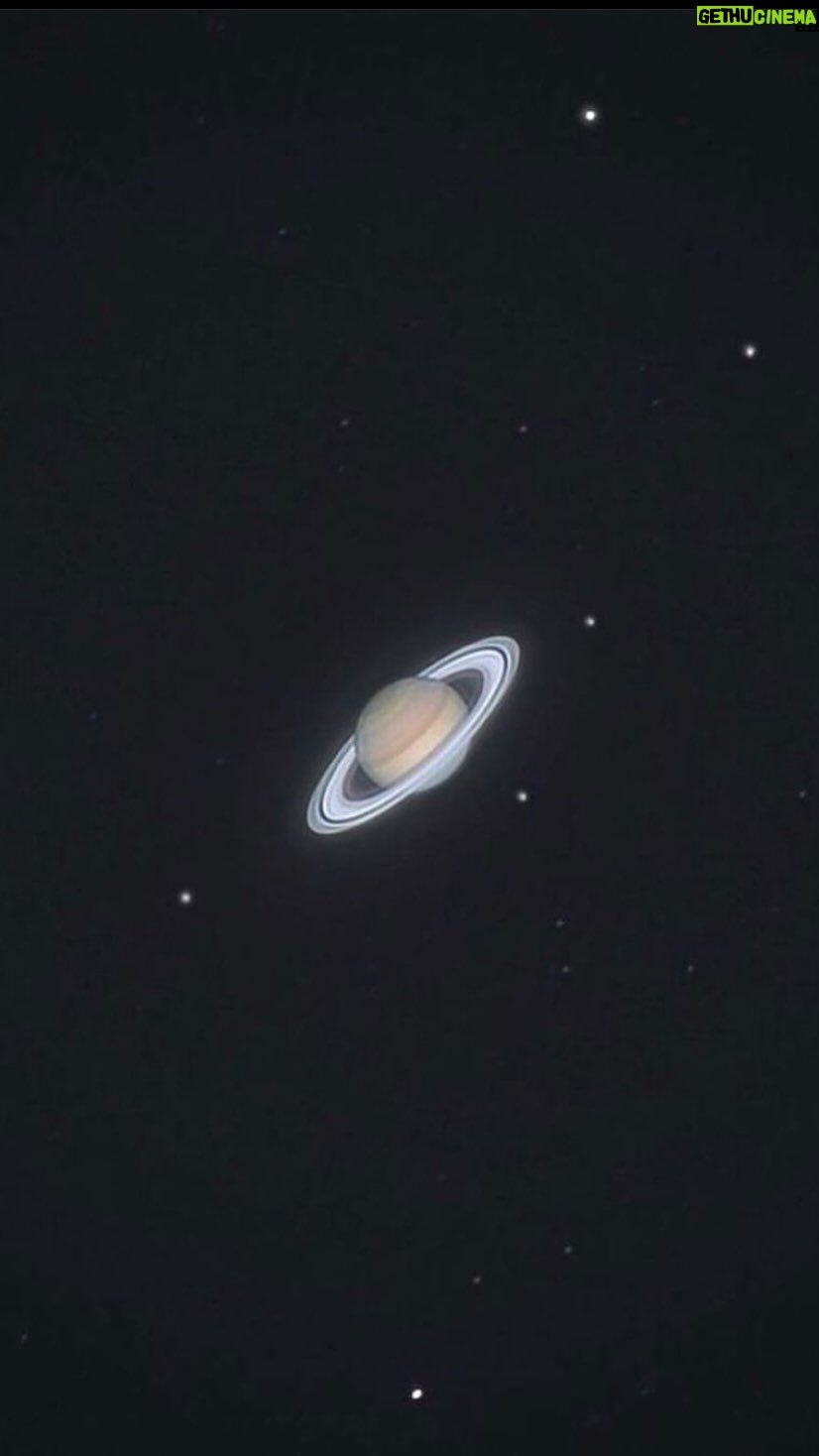 Bárbara Lombardo Instagram - Comparto esta imagen para empezar la semana inspirados por esta belleza. Saturno capturado por el telescopio de @aislanbraiannn 🙏🏻 🪐🩷💞 ⭐️ Ph de portada de @danborjaa ✨ vía @theourspace Como están ustedes?