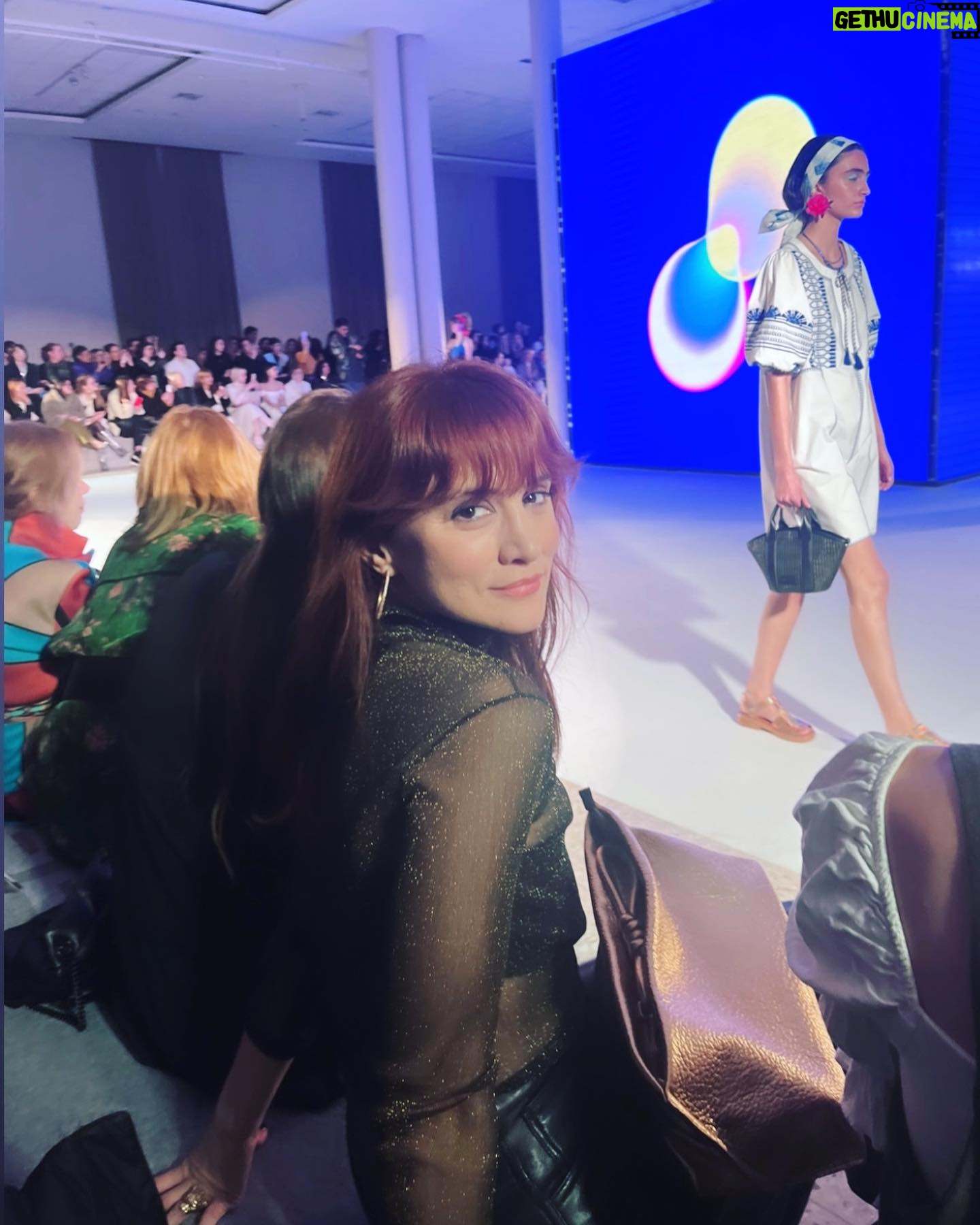 Bárbara Lombardo Instagram - 1. Querido México, ya pronto te vuelvo a ver 🇲🇽💞 2. Una para @raen 3. Tan grande y hermosa, me la quería llevar a casa 💜 4. En Mishka #ss23 #baf 💅🏽 5. Actividad del día 🙏🏻 6. Con mis favs de Pastiche 7. Segunda actividad del día 👅 8. Les tiro ideas, se viene mi cumple ✨📗