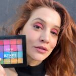 Bárbara Lombardo Instagram - Maquillando mis párpados con colores since 1995 💜💞💛 @nyxcosmetics #nyxprofessionalmakeup